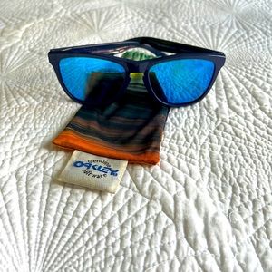 Classic old-school frog skin Oakley’s